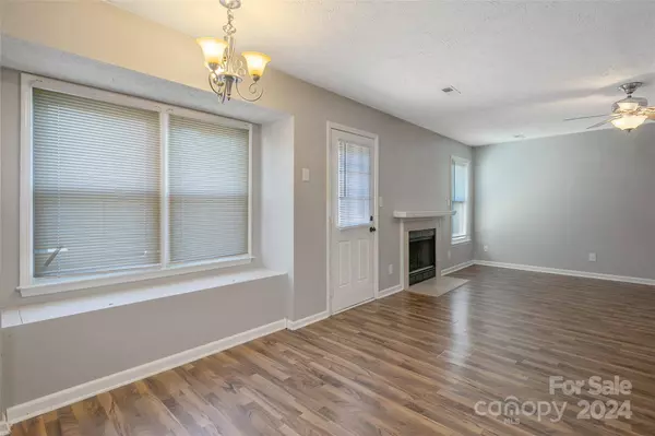 1730 Winnabow DR, Fayetteville, NC 28304