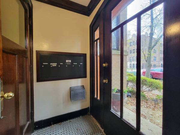 1613 W Farwell AVE #302, Chicago, IL 60626