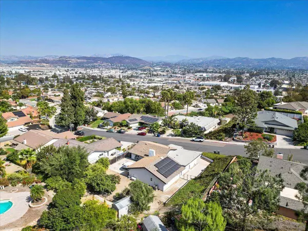 498 Hills Lane Dr, El Cajon, CA 92020