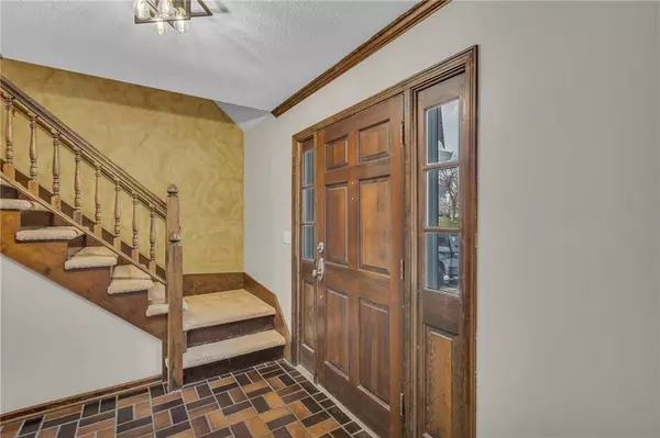 10813 W 52nd CIR, Shawnee, KS 66203