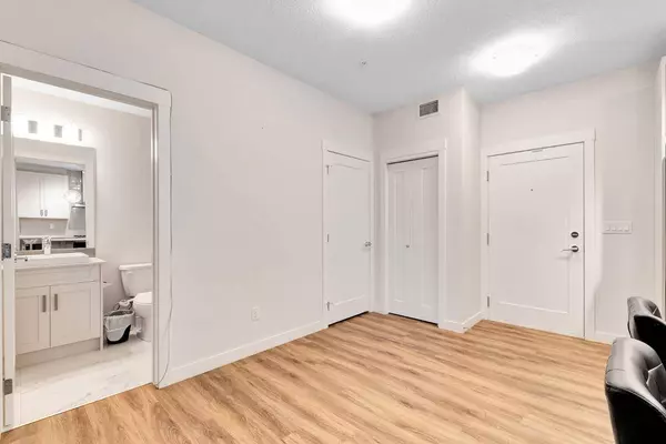 20 Walgrove WALK SE #313, Calgary, AB T2X 4L2