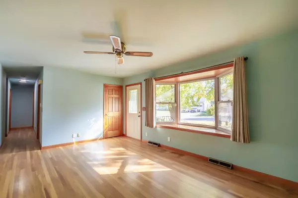 202 Simpson ST, Geneva, IL 60134