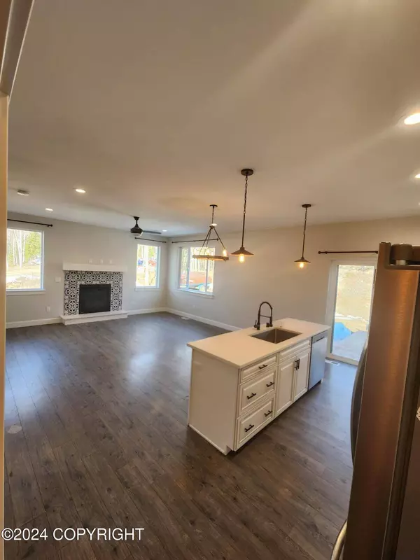 6585 W Beverly Hills CIR, Wasilla, AK 99623