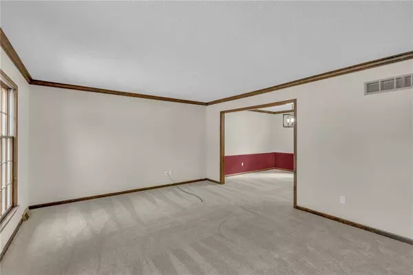 10813 W 52nd CIR, Shawnee, KS 66203