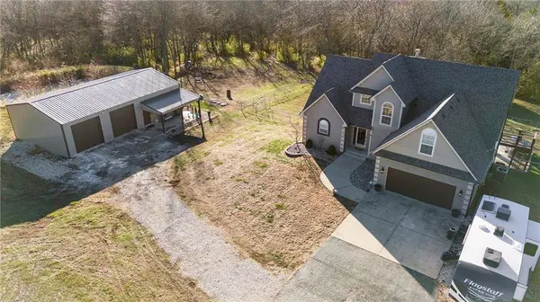 9512 S Corn RD, Lone Jack, MO 64070