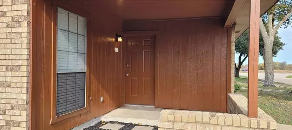 1711 Creekview Drive, Glenn Heights, TX 75154