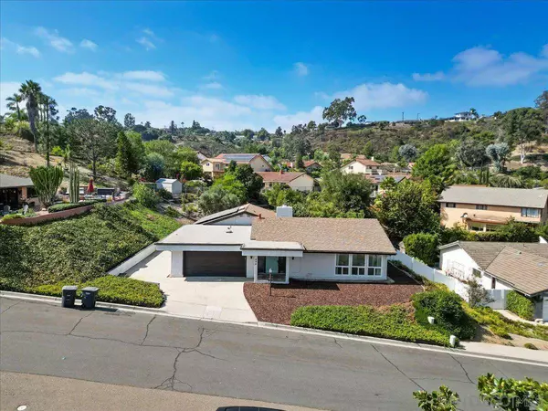 498 Hills Lane Dr, El Cajon, CA 92020