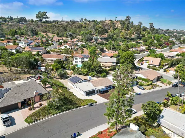 498 Hills Lane Dr, El Cajon, CA 92020