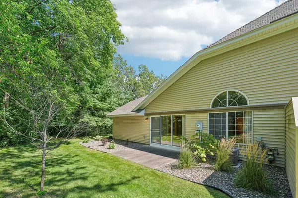 8371 Copperfield WAY, Inver Grove Heights, MN 55076