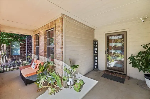 8817 Trailblazer Drive, Cross Roads, TX 76227