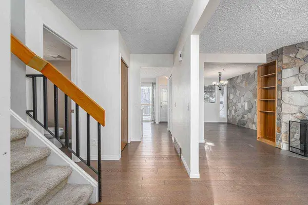 39 Strathclair Rise SW, Calgary, AB T3H 1G3