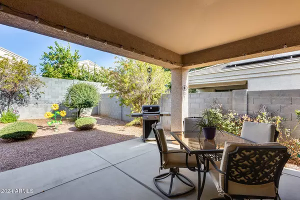 9850 W DEANNA Drive, Peoria, AZ 85382