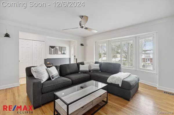 23582 E NEWELL Circle, Farmington Hills, MI 48336