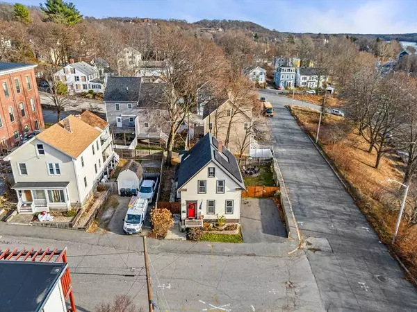 37 Lindel St, Haverhill, MA 01830