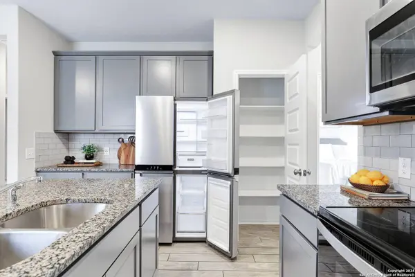 10106 AGAVE AZUL, San Antonio, TX 78224-1052