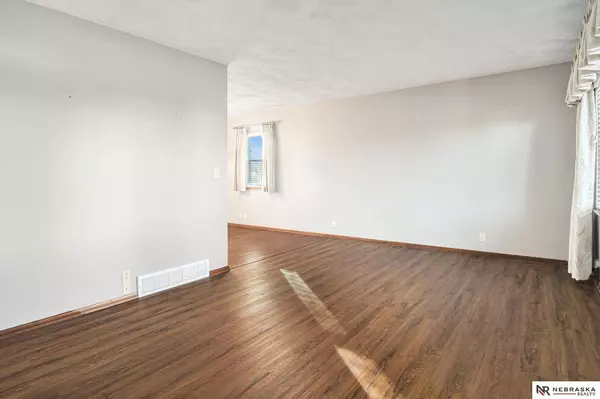 6811 Ogden Street, Omaha, NE 68104