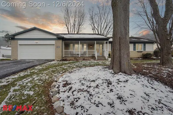 23582 E NEWELL Circle, Farmington Hills, MI 48336