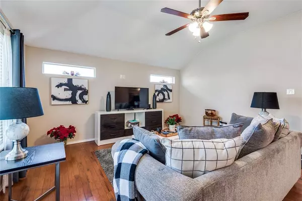 924 Larue Drive, Cedar Hill, TX 75104