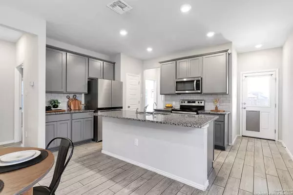 10106 AGAVE AZUL, San Antonio, TX 78224-1052