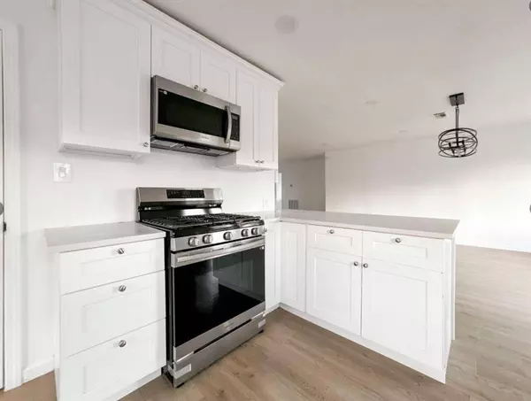 6301 Rowan LN, Houston, TX 77074