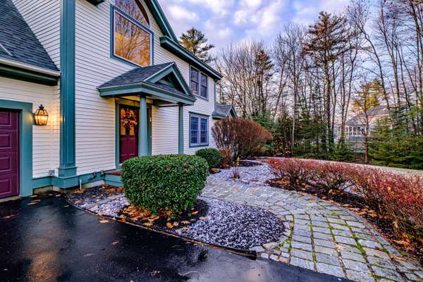 1 Silver Brook CIR, Scarborough, ME 04074