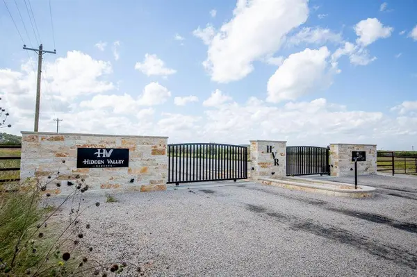 1584 Hidden Oaks Trail Trail, Glen Rose, TX 76690