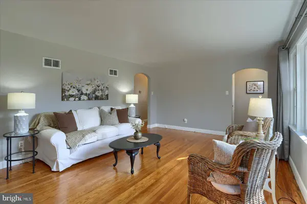 203 BYRON AVE, Harrisburg, PA 17109