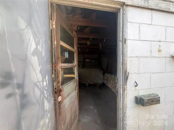 320 Lovelady RD, Connelly Springs, NC 28612