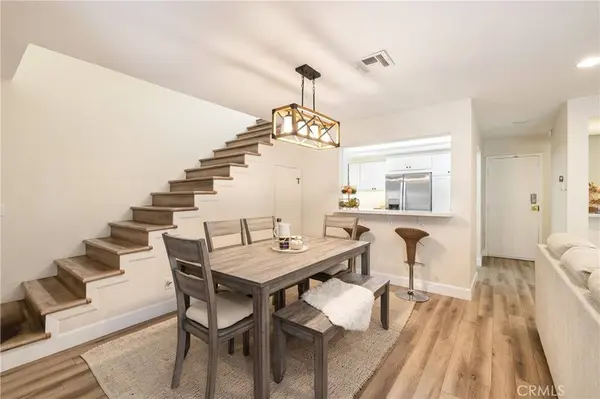 7247 Balboa BLVD #C, Lake Balboa, CA 91406