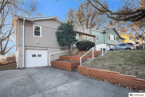 6811 Ogden Street, Omaha, NE 68104