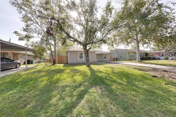 5810 Beldart ST, Houston, TX 77033