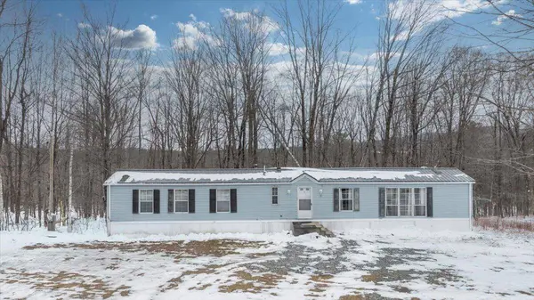 6 Chamberlain RD, West Paris, ME 04289