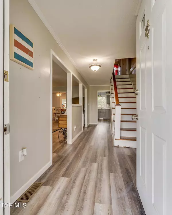 464 Mountain View RD, Bluff City, TN 37618