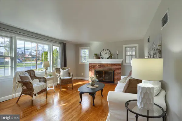 203 BYRON AVE, Harrisburg, PA 17109