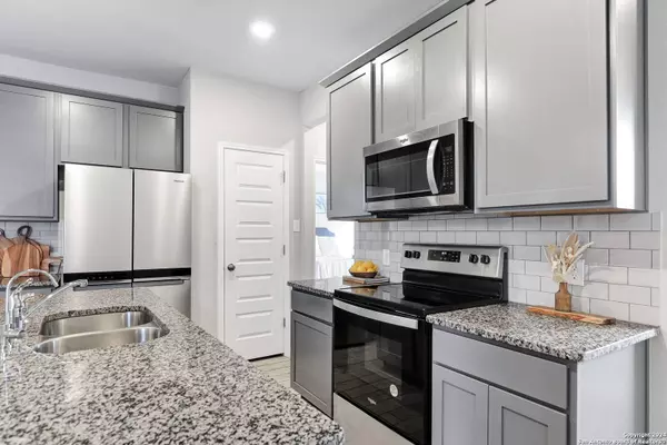 10106 AGAVE AZUL, San Antonio, TX 78224-1052