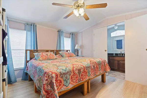 6 Chamberlain RD, West Paris, ME 04289