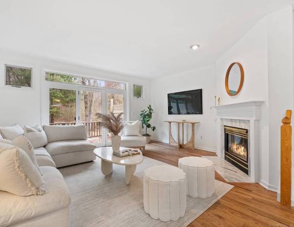 353 Summerfield Gardens #353, Shelton, CT 06484