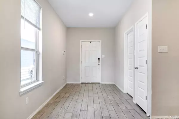 10106 AGAVE AZUL, San Antonio, TX 78224-1052