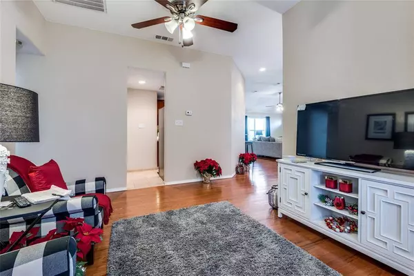 924 Larue Drive, Cedar Hill, TX 75104