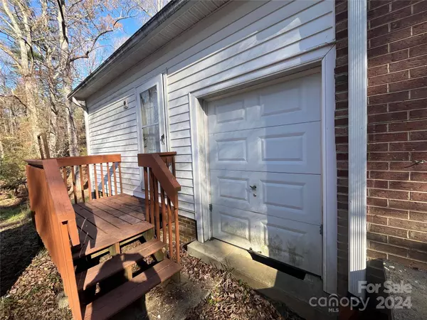 320 Lovelady RD, Connelly Springs, NC 28612