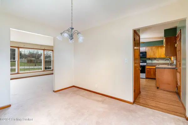 10410 S Dodge Ln, Louisville, KY 40272