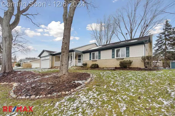 23582 E NEWELL Circle, Farmington Hills, MI 48336