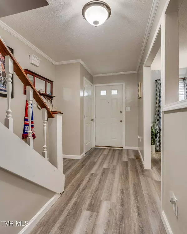 464 Mountain View RD, Bluff City, TN 37618