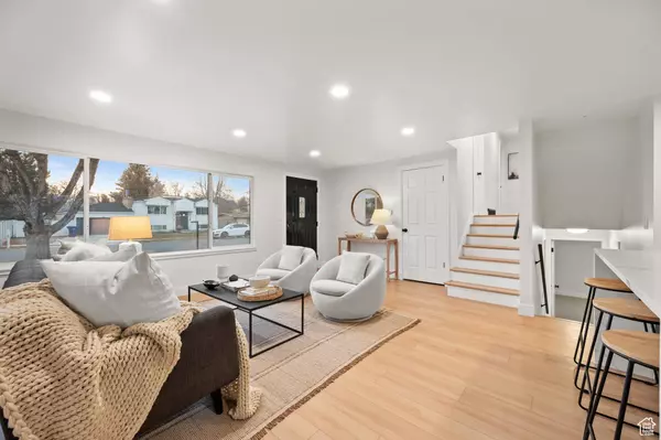 6585 S VINECREST DR, Murray, UT 84121