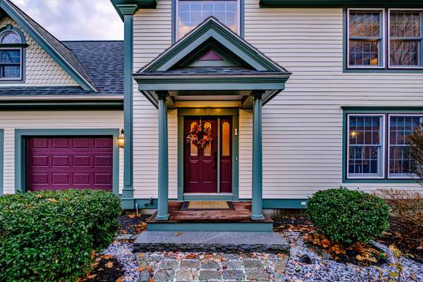 1 Silver Brook CIR, Scarborough, ME 04074