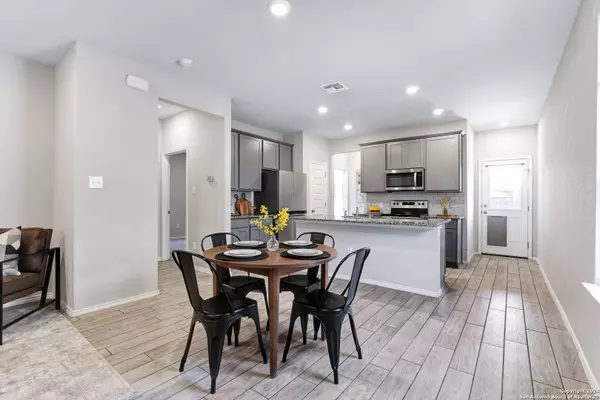 10106 AGAVE AZUL, San Antonio, TX 78224-1052