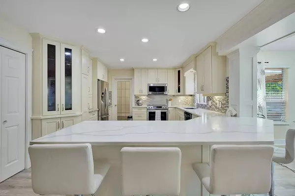 6069 154A St, Surrey, BC V3S 7H6