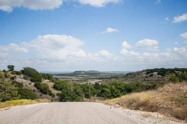 1584 Hidden Oaks Trail Trail, Glen Rose, TX 76690