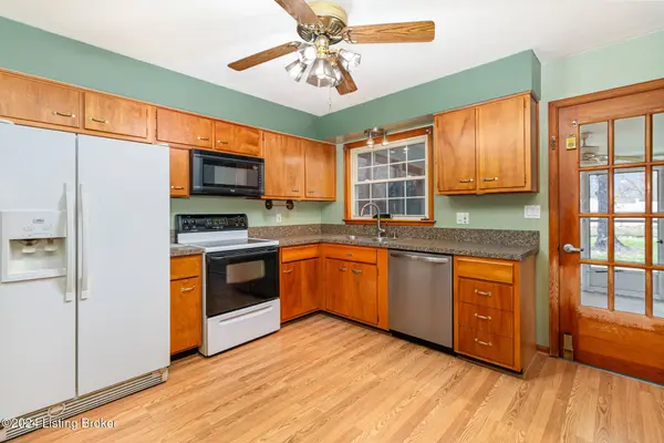 10410 S Dodge Ln, Louisville, KY 40272