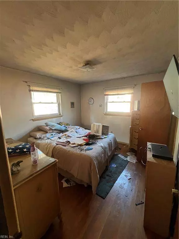 549 Almond DR, Newport News, VA 23601